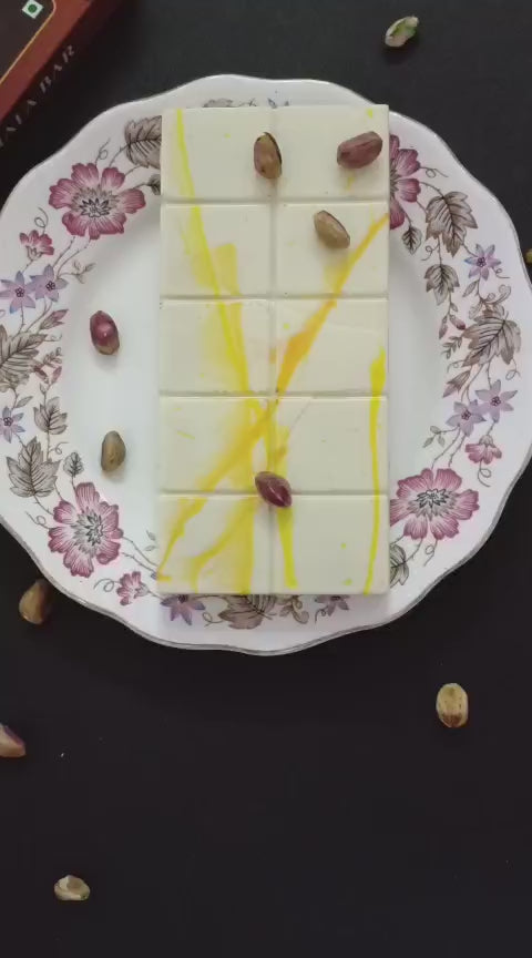 Pistachio White Kunafa Chocolate Bar (200 gms)